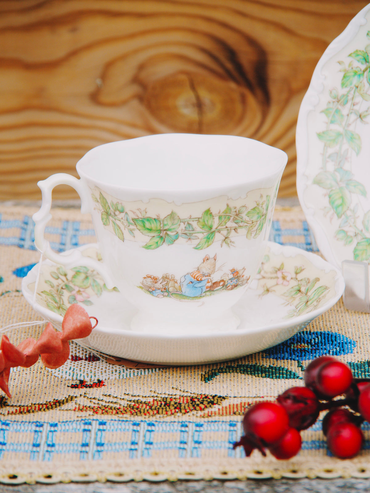 trio tasse, soucoupe et assiette "Spring" – Brambly Hedge (Le buisson aux Mûres) – Royal Doulton