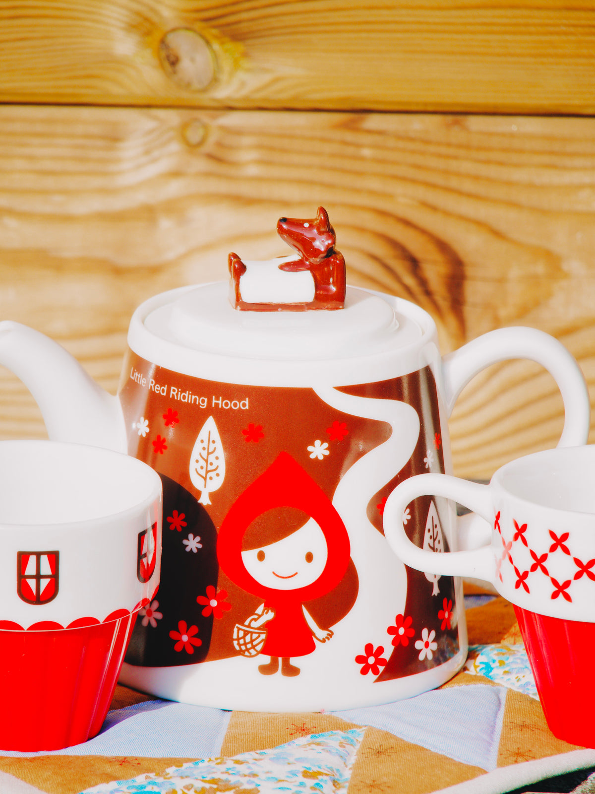 Théière Petit Chaperon Rouge avec 2 tasses