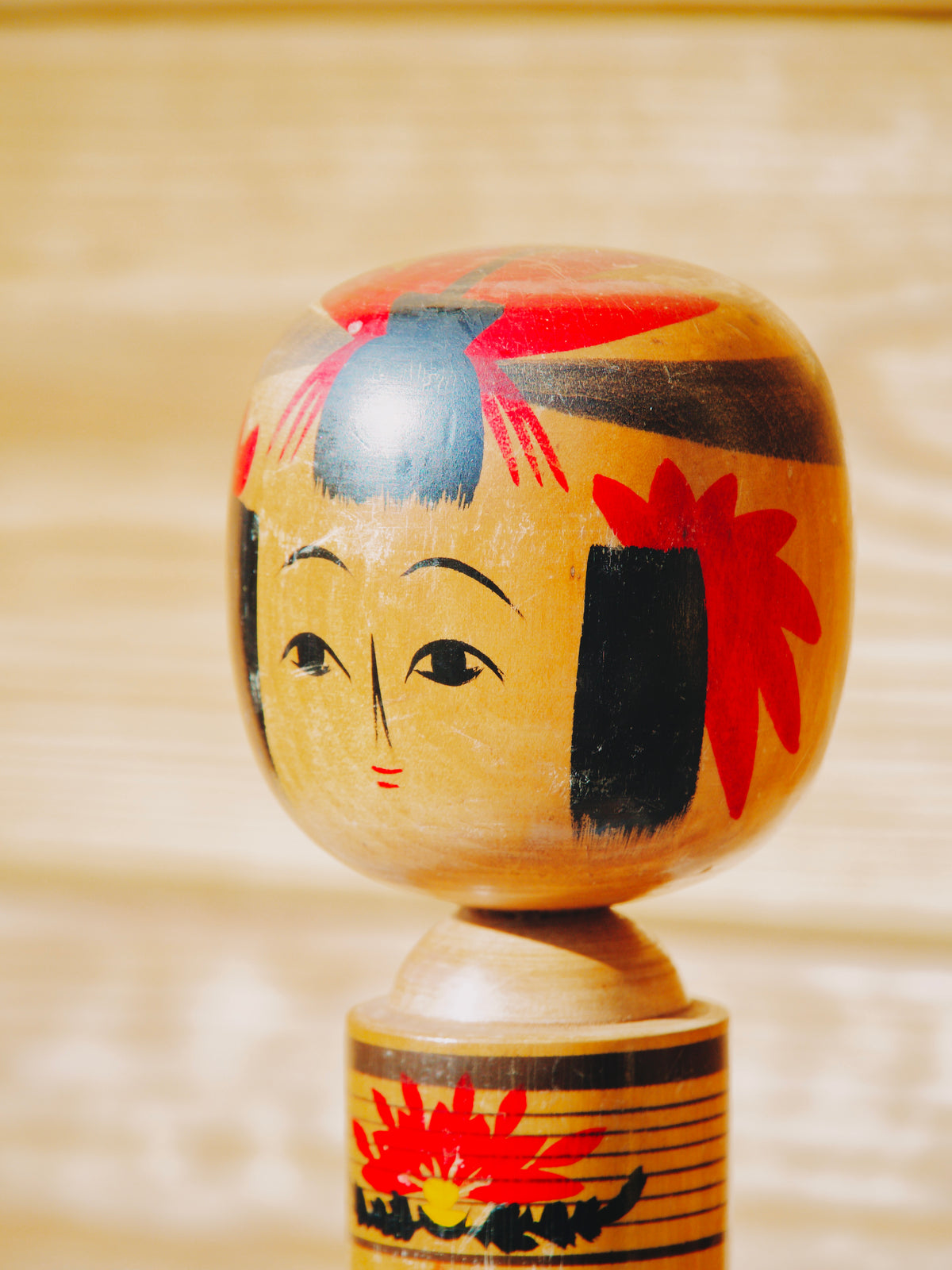 Poupée Kokeshi Artisanale "Scène de Pêche Ukai & Lotus" - Pièce Unique du Japon