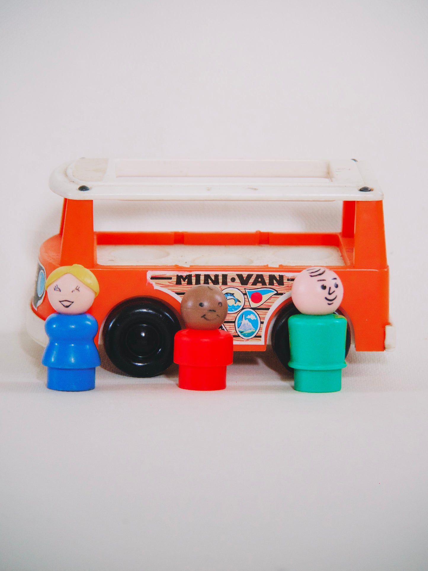 Petit bus Fisher Price et personnages