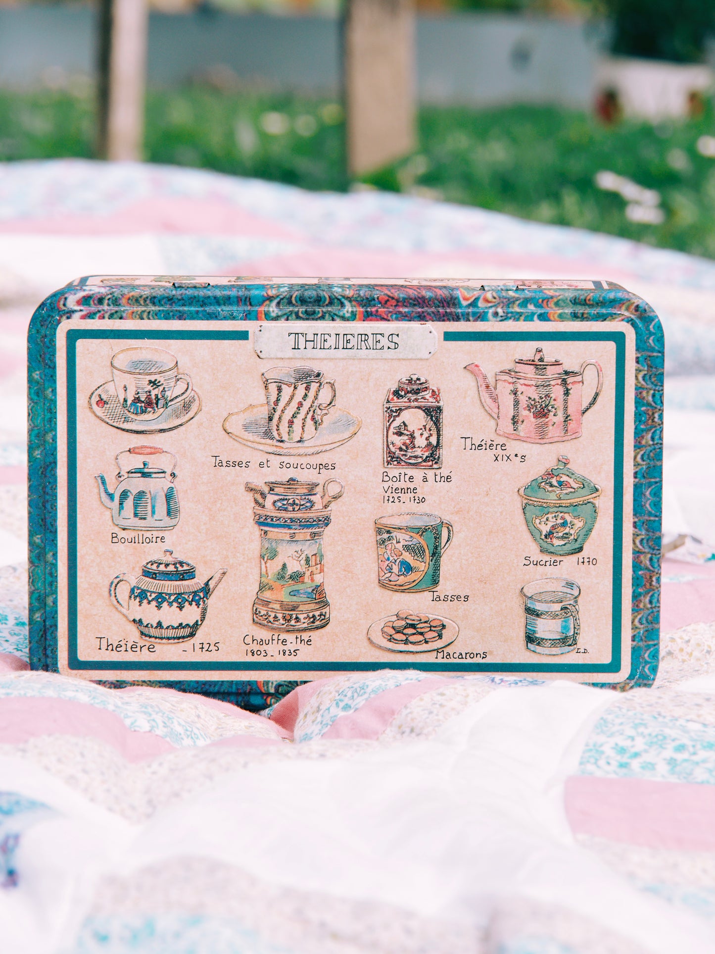 Jolie boîte à sucre "théière"