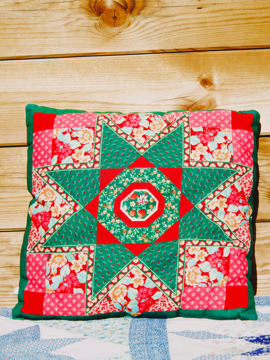 Coussin Vintage Patchwork Motif Étoile d'Amish — Imprimés Floraux Rouge & Vert Sapin