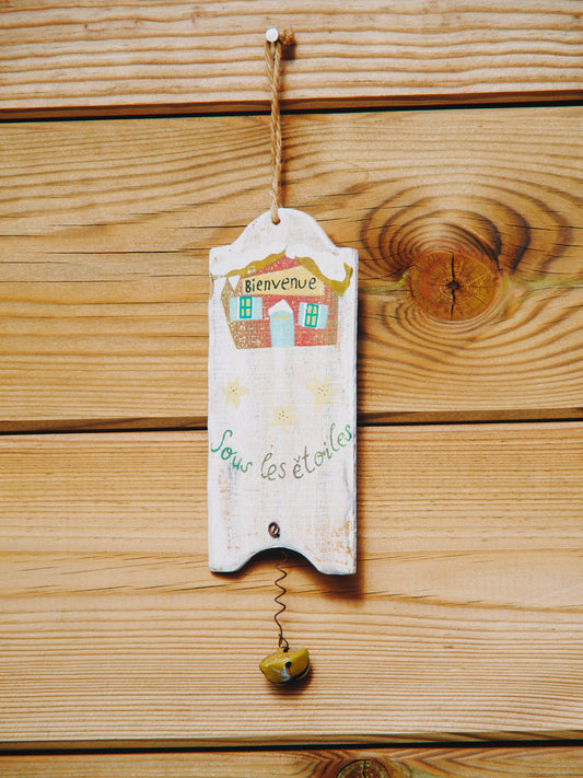 laque Murale Suspendue en Bois Peint « Bienvenue Sous les étoiles » — Style Chalet / Cottage