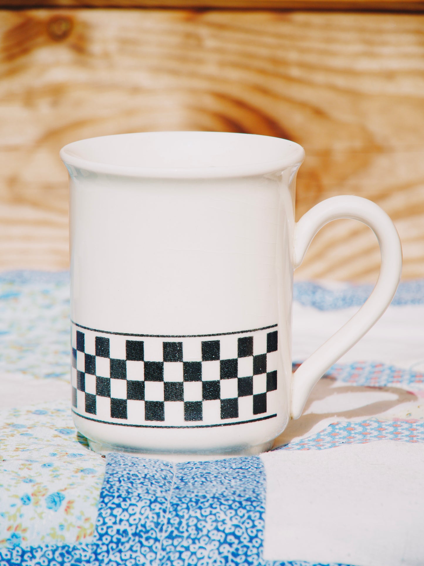 Mug Made in England damier noir et blanc / style rétro
