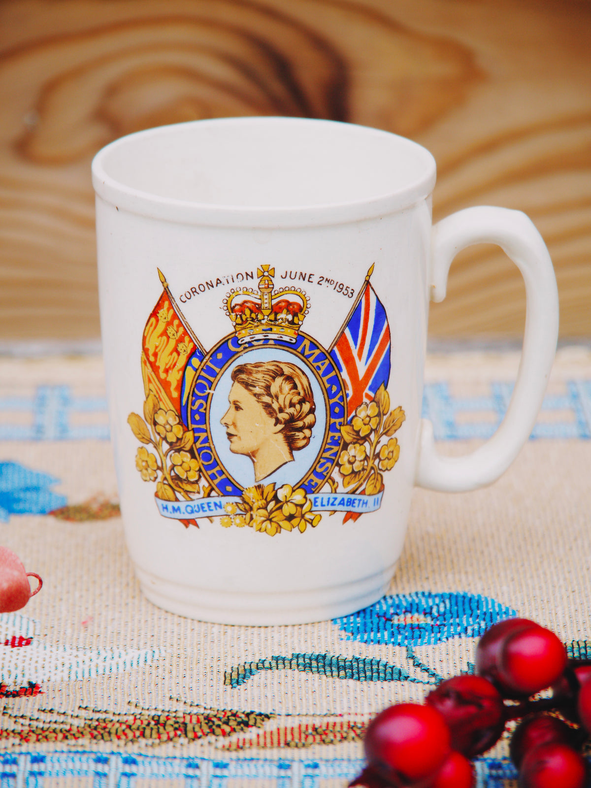 Mug Commémoratif Vintage – Couronnement de la Reine Elizabeth II (2 Juin 1953) – Céramique Anglaise