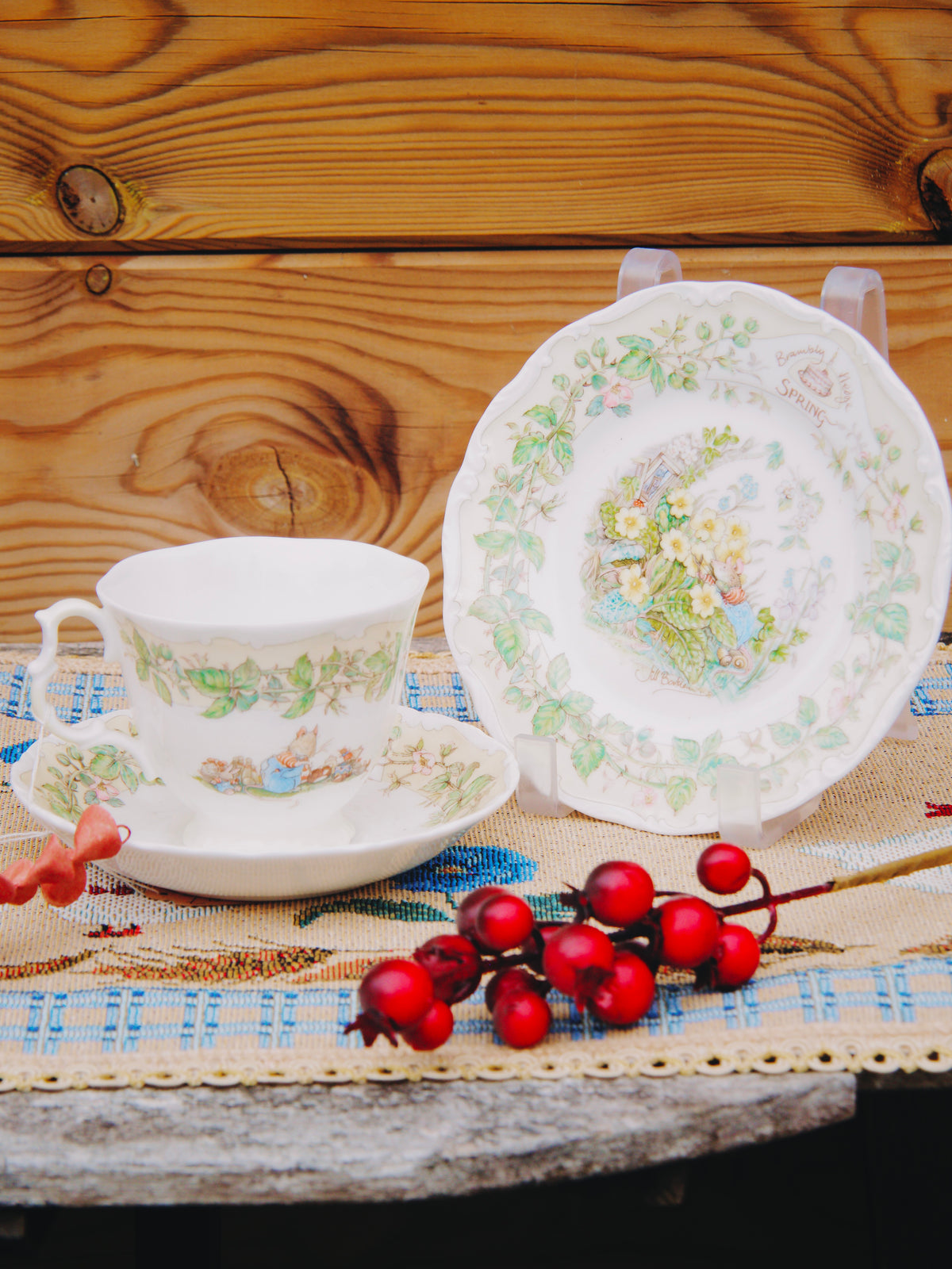 trio tasse, soucoupe et assiette "Spring" – Brambly Hedge (Le buisson aux Mûres) – Royal Doulton
