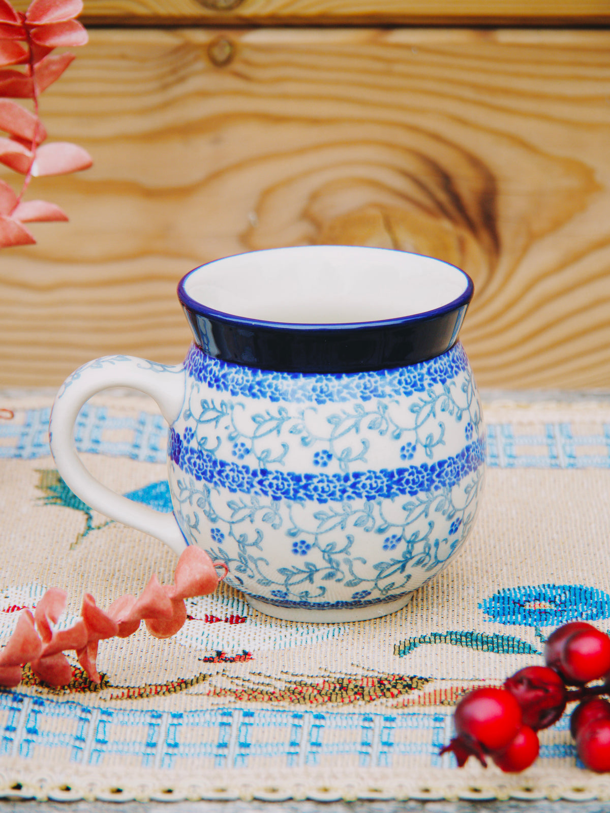 Grande Tasse Bedonnante en Céramique Polonaise – Motif Bleu et Blanc – Poterie de Bolesławiec