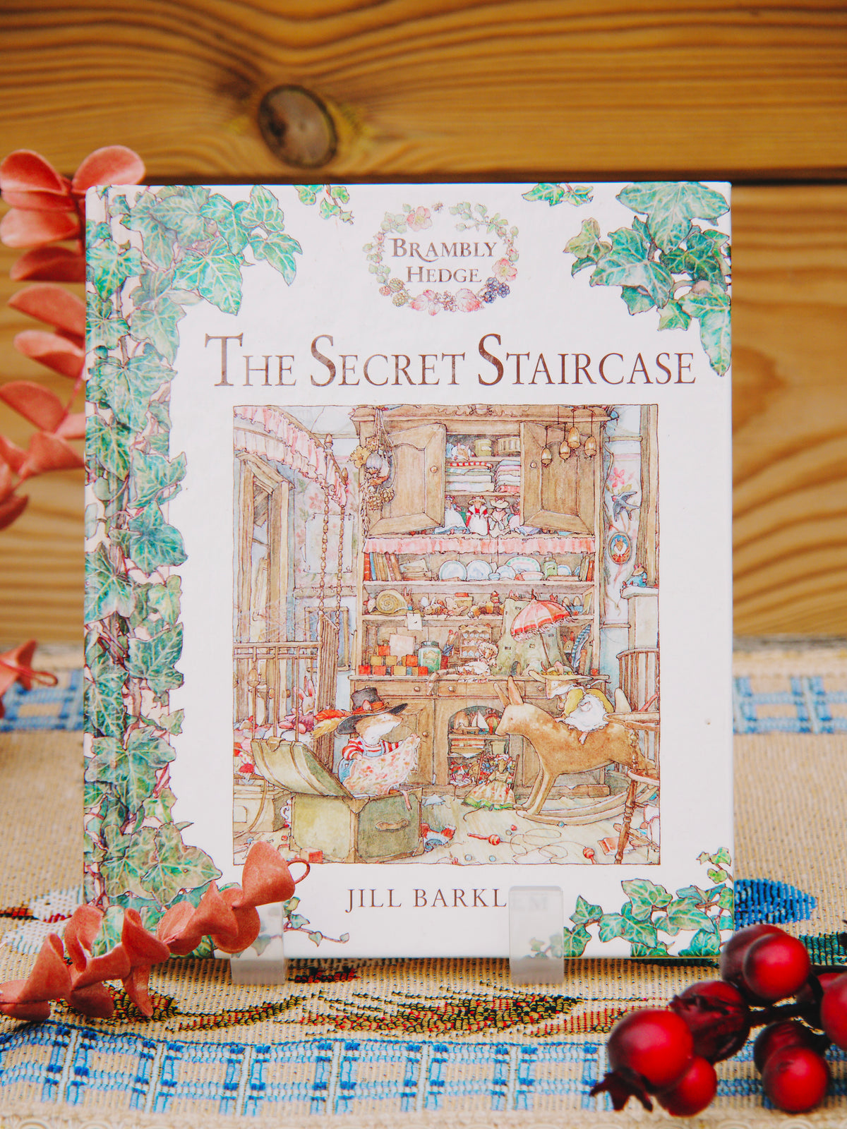Livre jeunesse en anglais "Brambly Hedge : The secret staircase", Jill Barklem