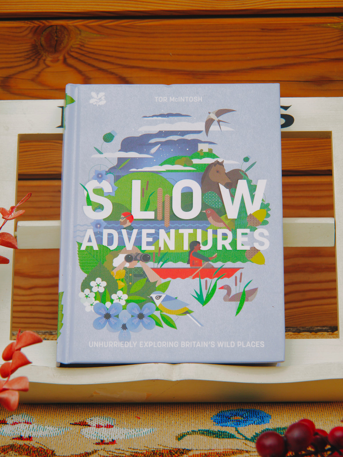 Beau Livre Illustré (en anglais) "Slow Adventures" – Tor McIntosh – Exploration et Nature en Grande-Bretagne
