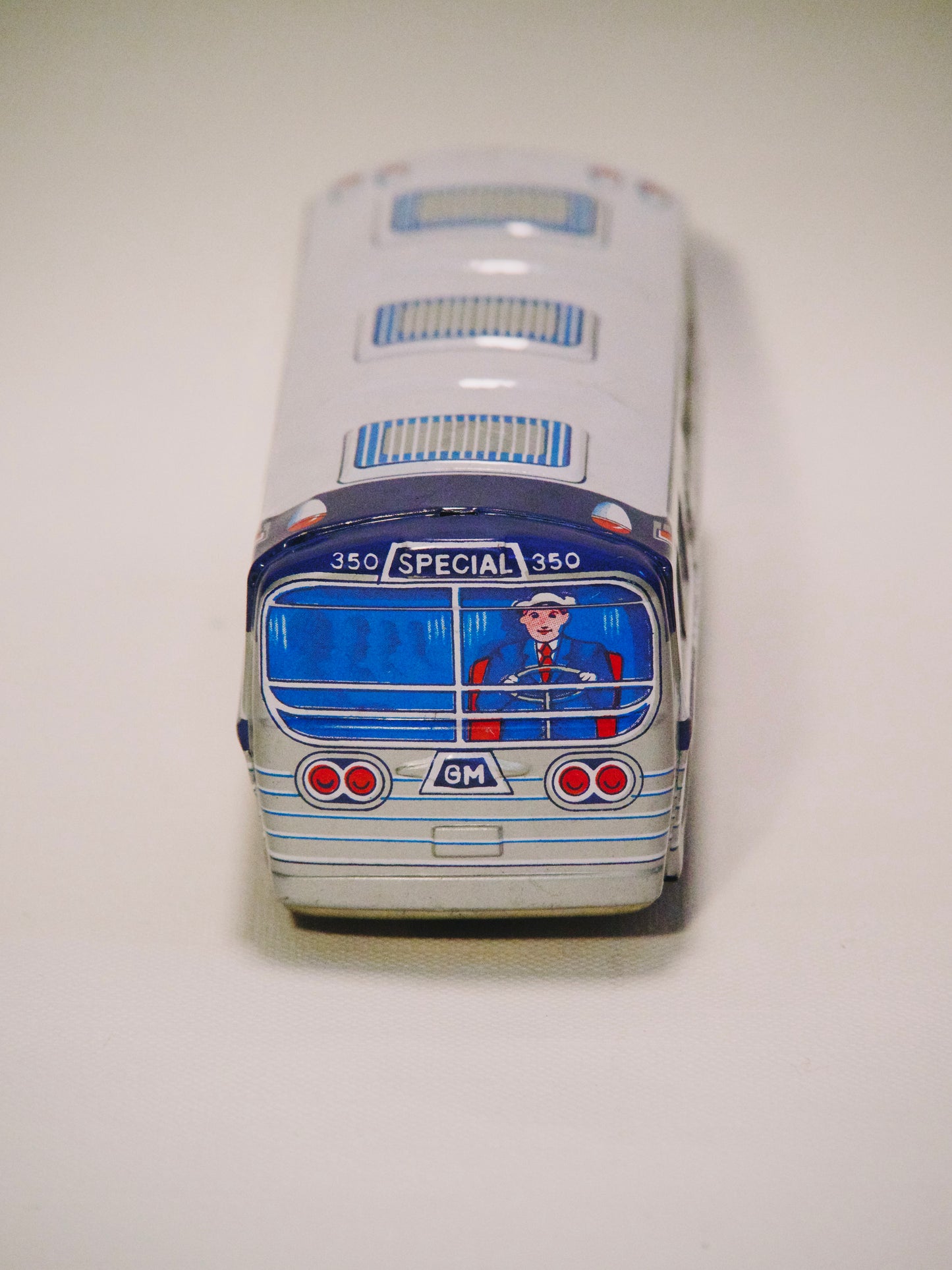 Bus en métal Greyhound made in Japan