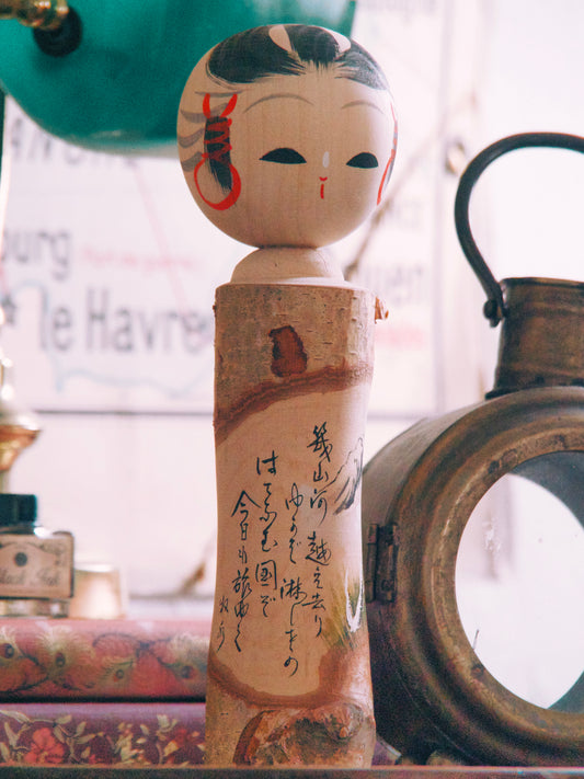 Kokeshi rustique traditionnelle