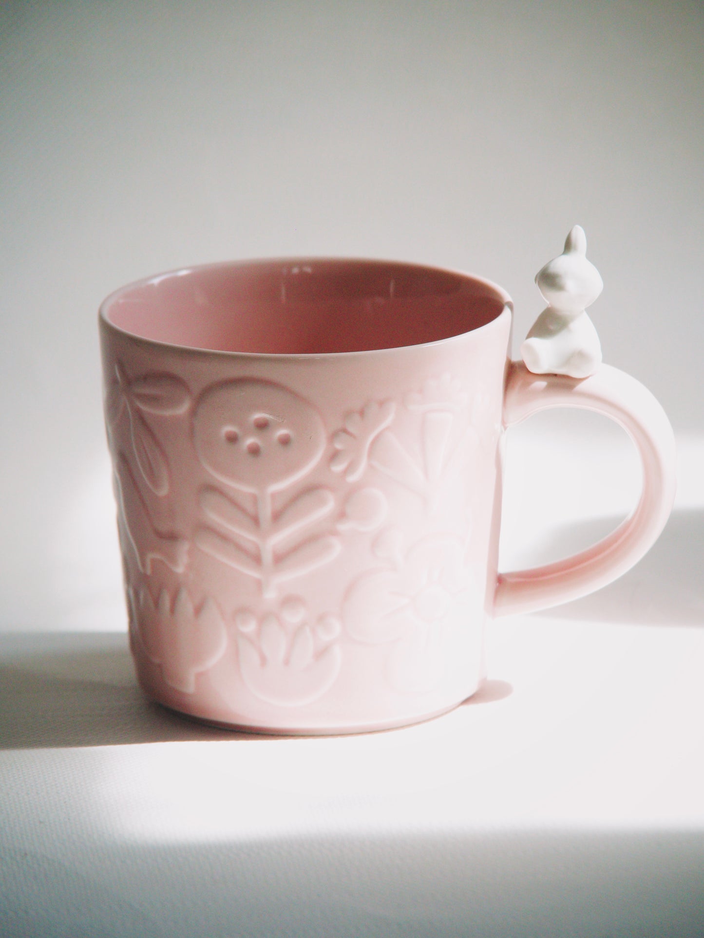 Mug en Céramique Moomin Rose Pastel – Motifs Gravés sur l'Anse