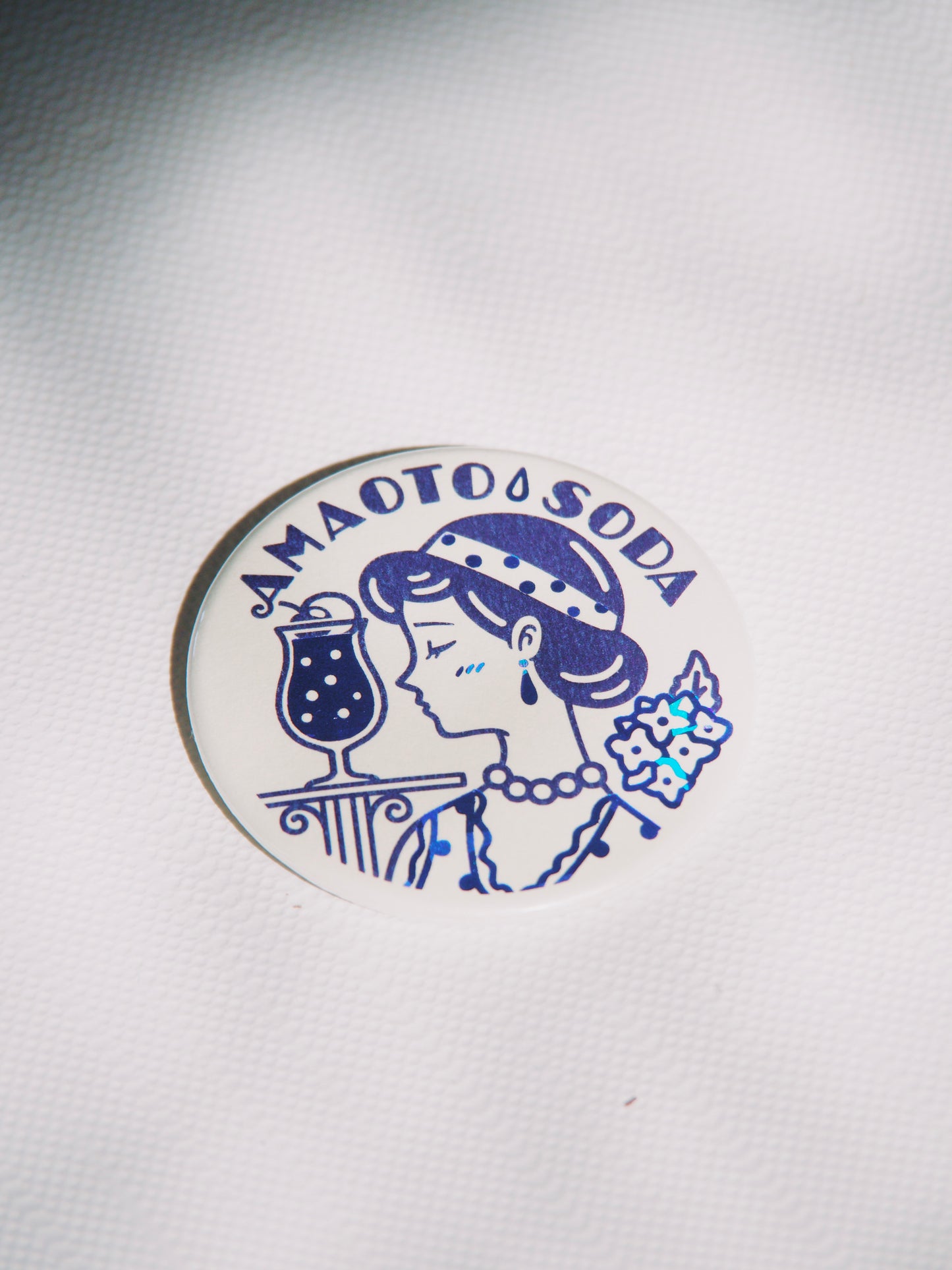 Badge Rétro "Amaoto Soda" – Illustration Vintage Japonaise style Café Showa & City Pop
