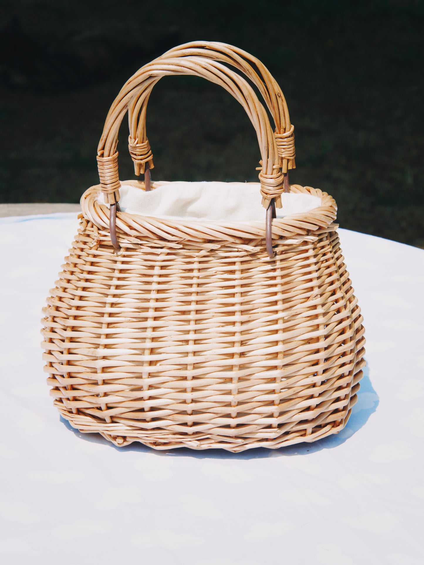 Sac panier rigide en osier tressé – Anses articulées & doublure en tissu écru