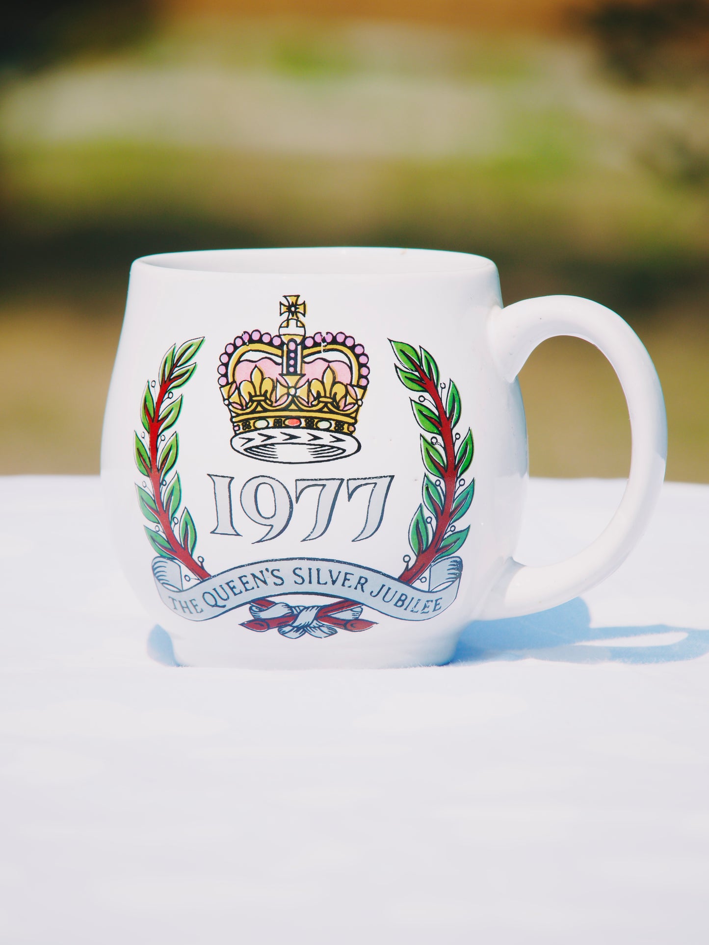 Mug vintage commémoratif – Jubilé d'Argent de la Reine Élisabeth II (1977) – Ceramic Royal Memorabilia