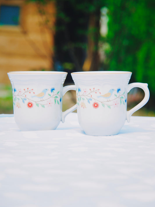 Duo de mugs vintage en porcelaine – Oiseaux & Guirlandes Fleuries (Style broderie folk)