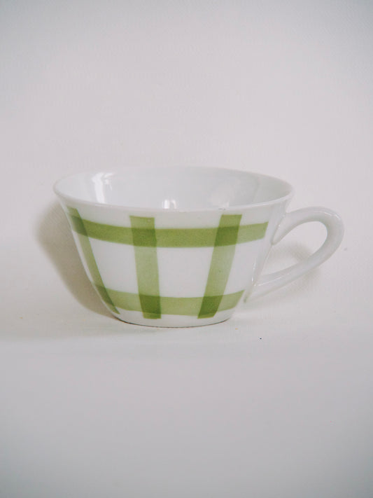 Tasse de printemps à carreaux