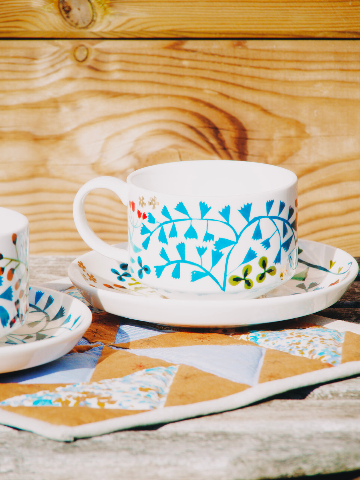 Duo de tasses et soucoupes en céramique à motif floral