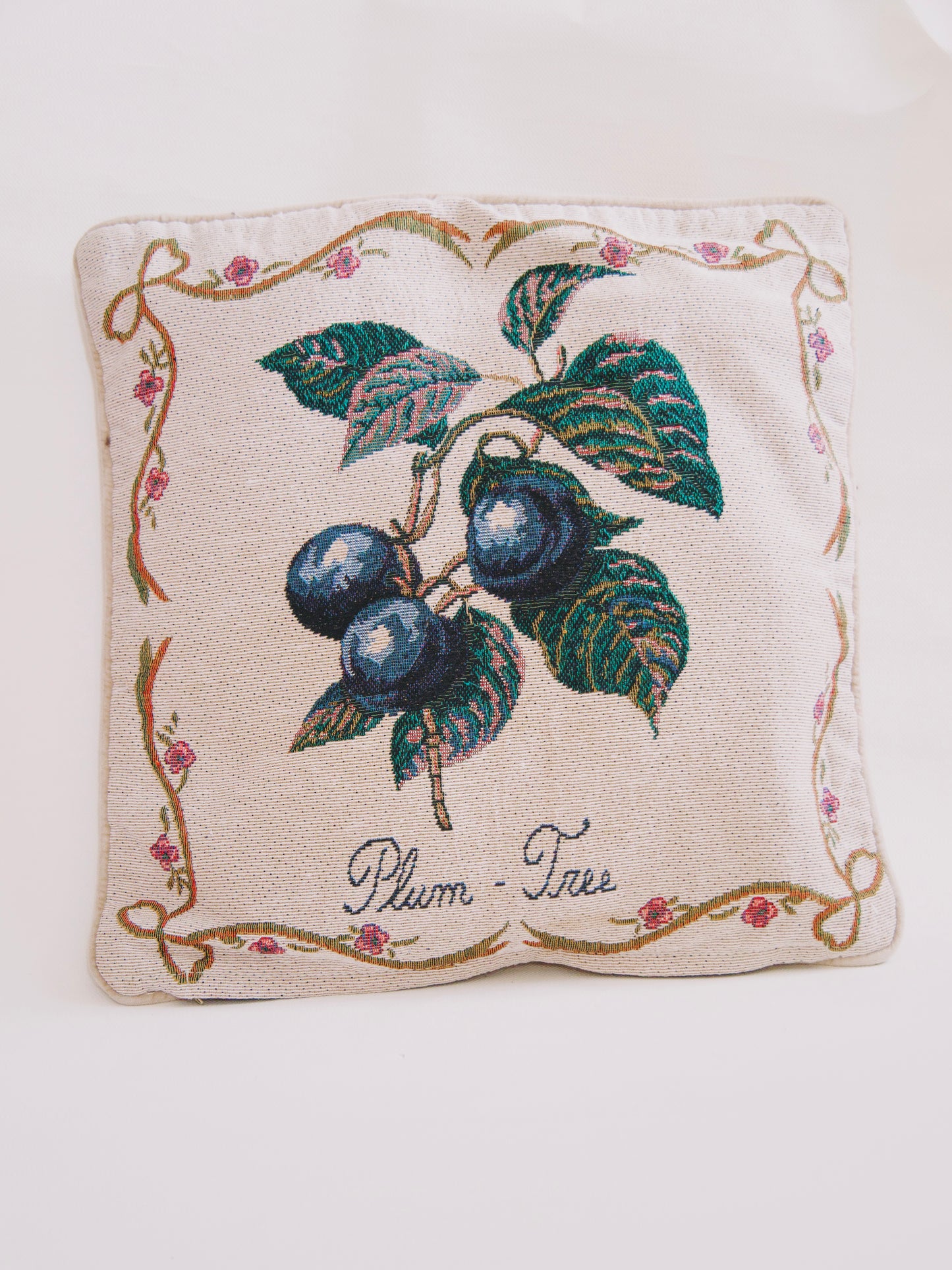 Coussin tapisserie plum tree