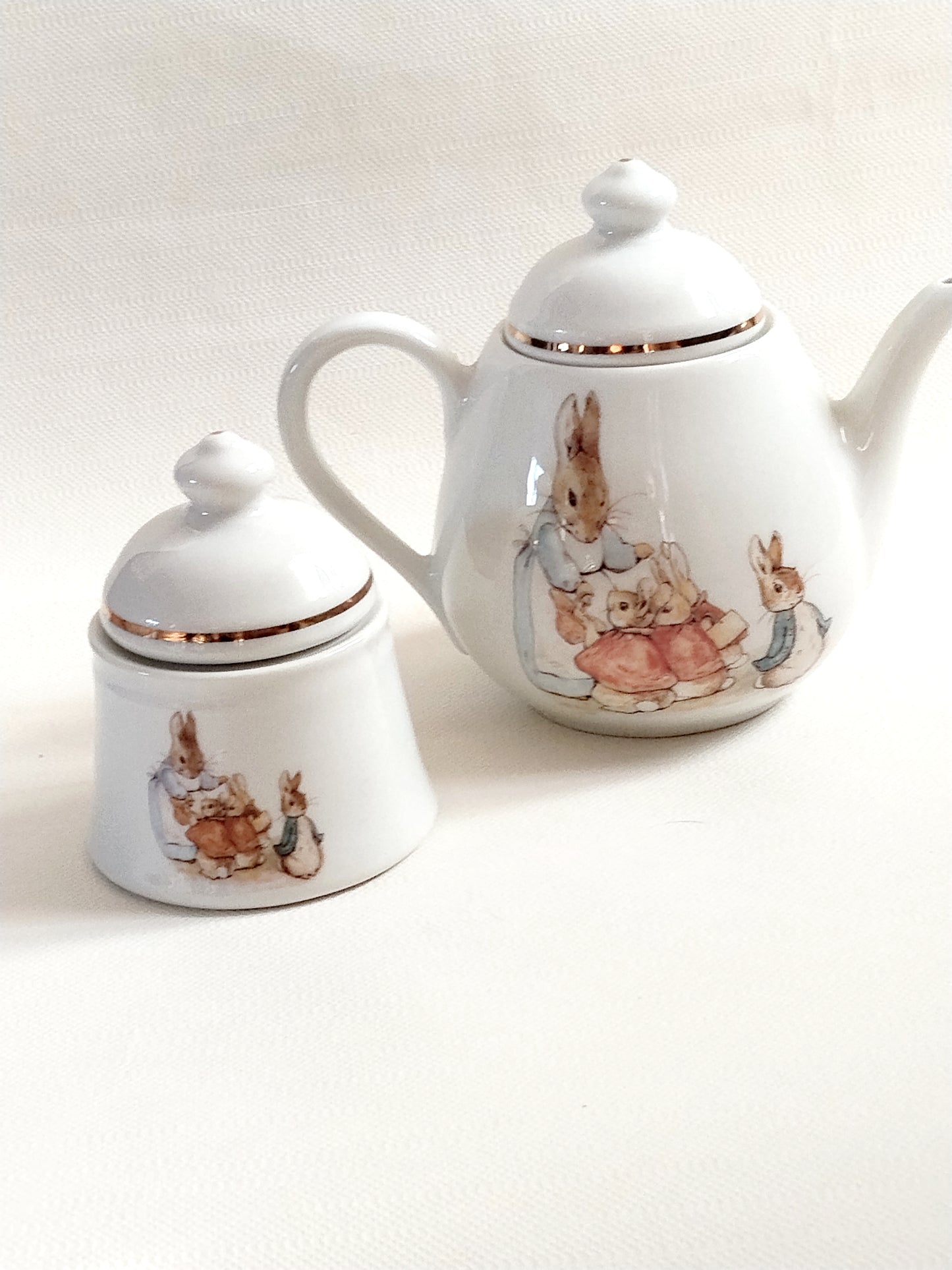 Petite théière et sucrier Pierre Lapin