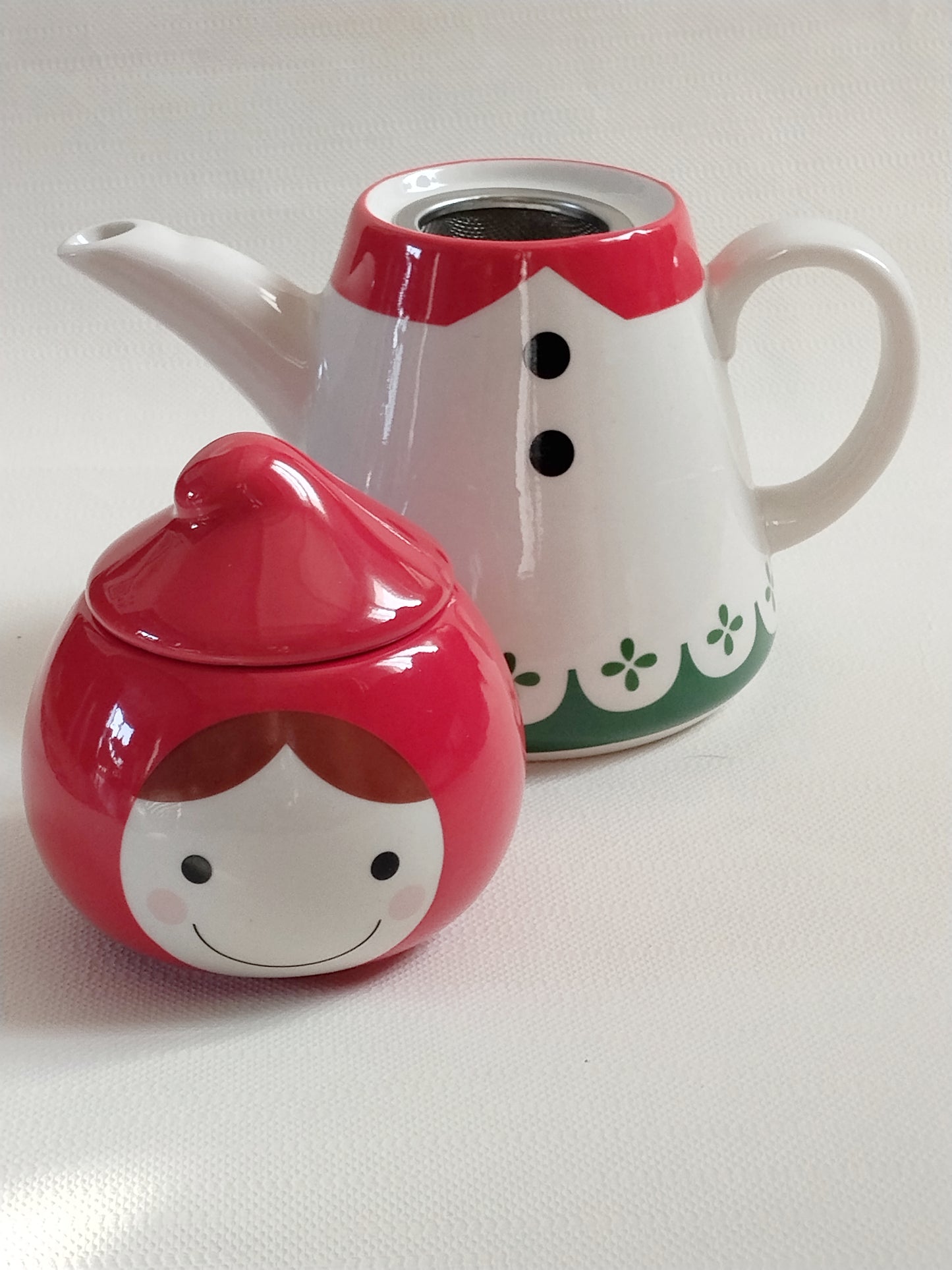 Théière petit chaperon rouge