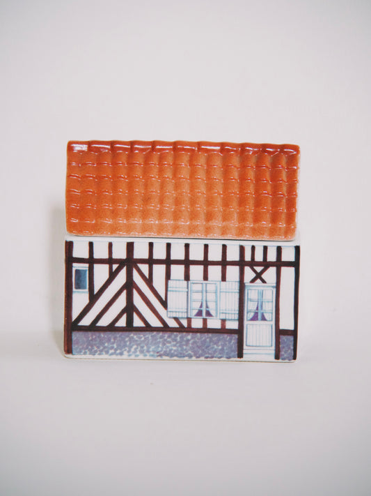 Boite normande en porcelaine