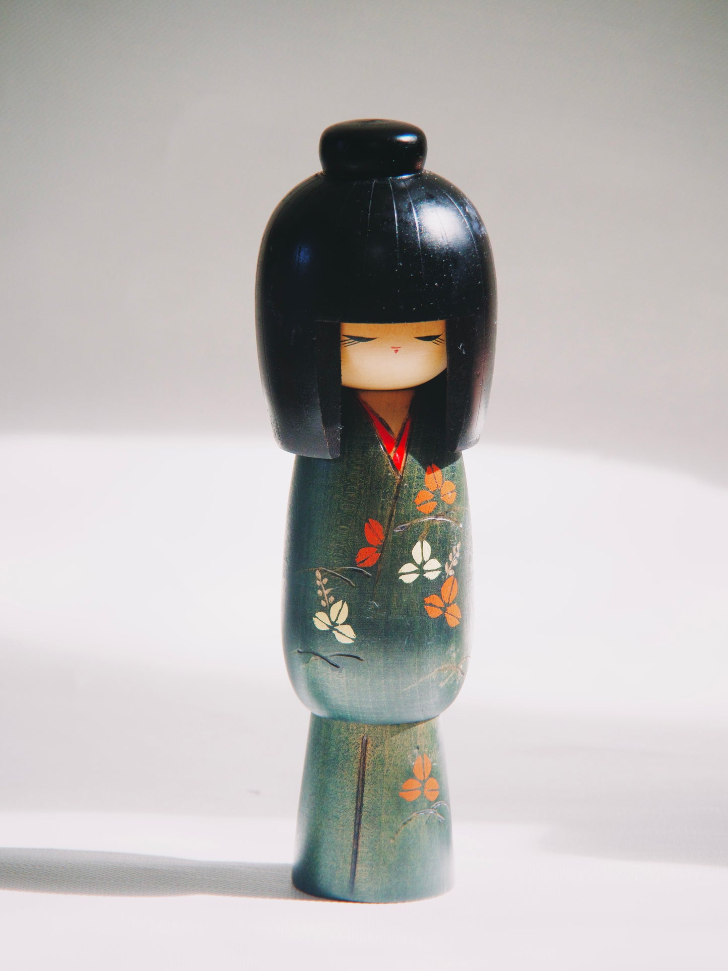 Kokeshi traditionnelle kimono vert