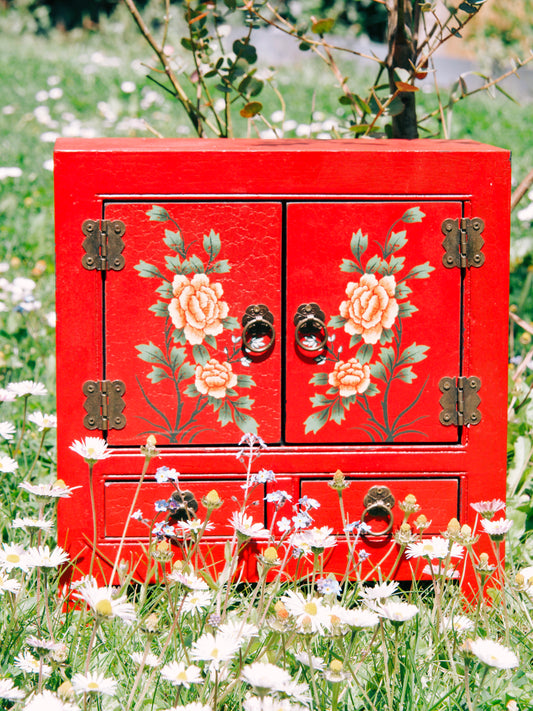 Cabinet rouge chinois en bois