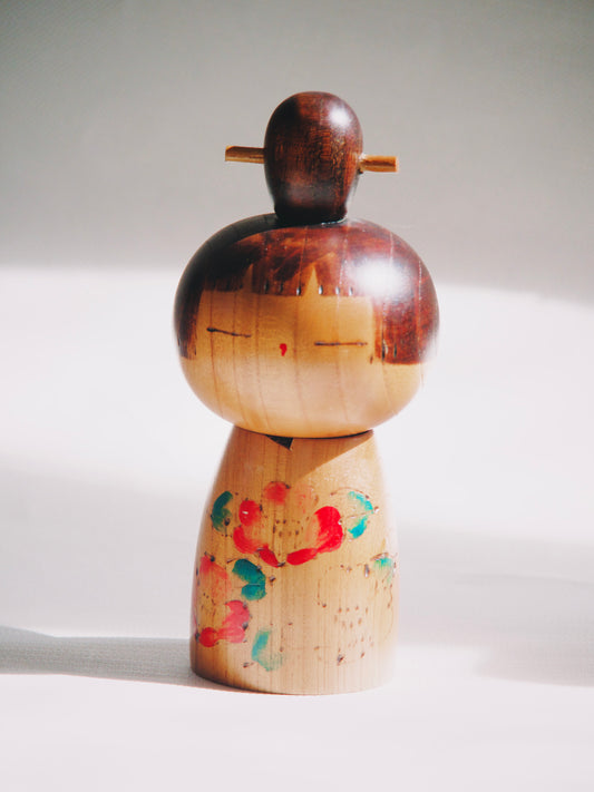 Poupée Kokeshi Vintage en Bois Artisanal & Chignon à Épingle Kanzashi