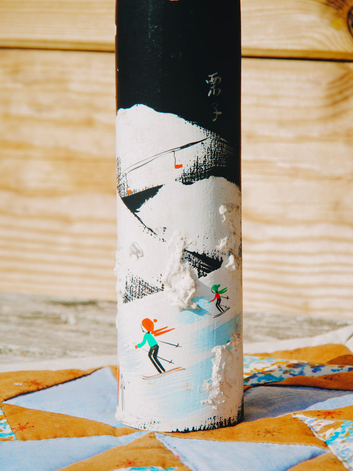 Poupée Kokeshi Artisanale "Paysage d'Hiver & Ski" - Pièce Unique du Japon